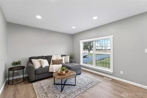 Living - 2925 S Tecumseh Rd, Springfield, OH 45502 photo 2 of 3