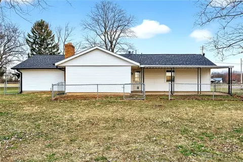 Exterior - 2925 S Tecumseh Rd, Springfield, OH 45502 photo 9 of 11