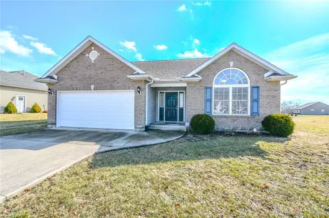 9825 Augusta Ln, Piqua, OH 45356