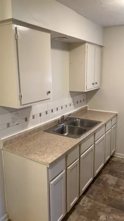 Kitchen - 232 E Bruce Ave, Dayton, OH 45405 photo 7 of 8