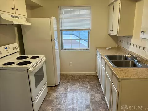 Kitchen - 232 E Bruce Ave, Dayton, OH 45405 photo 3 of 8