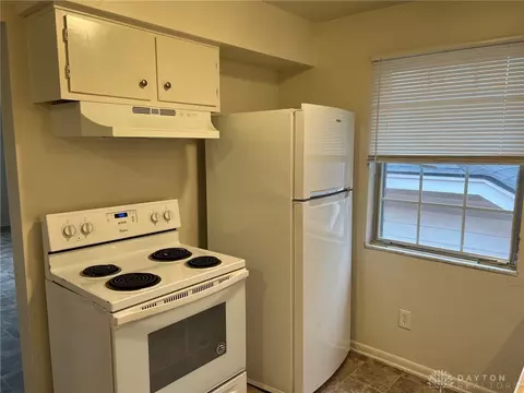 Kitchen - 232 E Bruce Ave, Dayton, OH 45405 photo 5 of 8