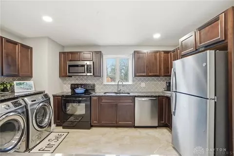 Kitchen - 8797 Long Ln, Cincinnati, OH 45231 photo 1 of 4