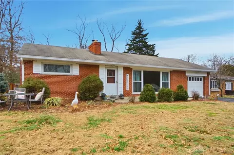 Exterior - 8797 Long Ln, Cincinnati, OH 45231 photo 3 of 12