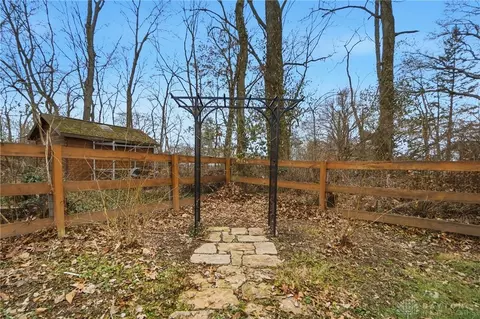 Exterior - 8797 Long Ln, Cincinnati, OH 45231 photo 11 of 12