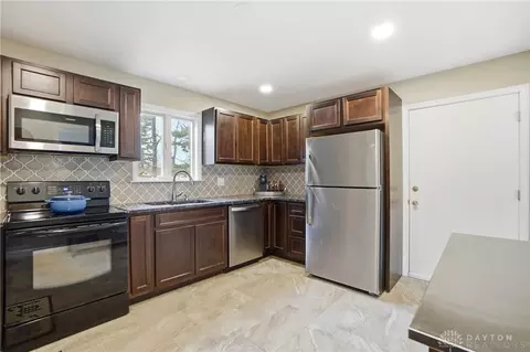 Kitchen - 8797 Long Ln, Cincinnati, OH 45231 photo 3 of 4