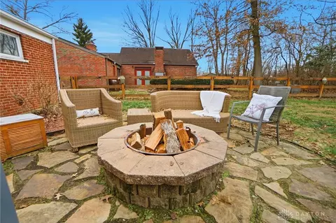 Exterior - 8797 Long Ln, Cincinnati, OH 45231 photo 6 of 12
