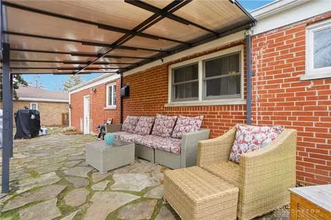 Exterior - 8797 Long Ln, Cincinnati, OH 45231 photo 7 of 12