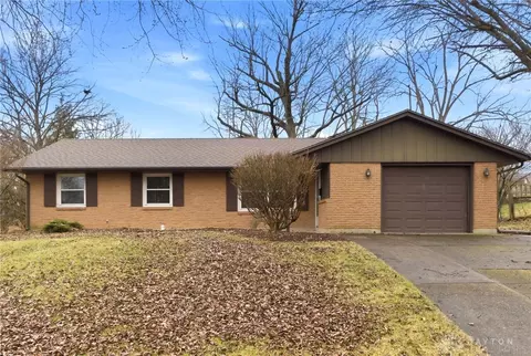 324 Cherrywood Dr, Fairborn, OH 45324