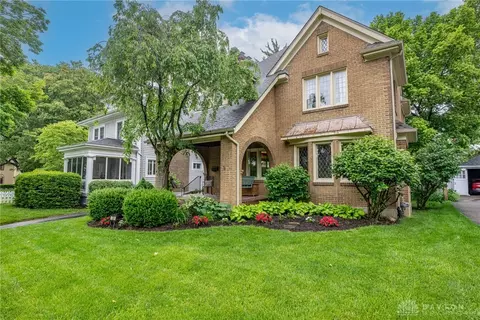 54 Beverly Pl, Oakwood, OH 45419