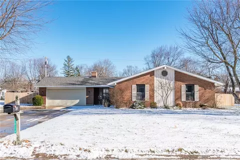 2076 Granada Dr, Dayton, OH 45431