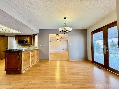 Dining - 105 Cherry St, Springboro, OH 45066 photo 2 of 3