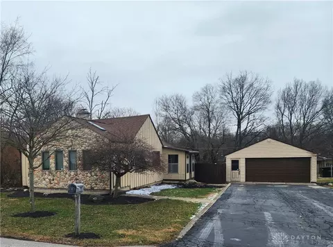 99 Woolery Ln, Dayton, OH 45415