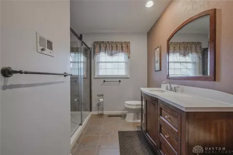 Bath - 255 S Bird Rd, Springfield, OH 45505 photo 5 of 8