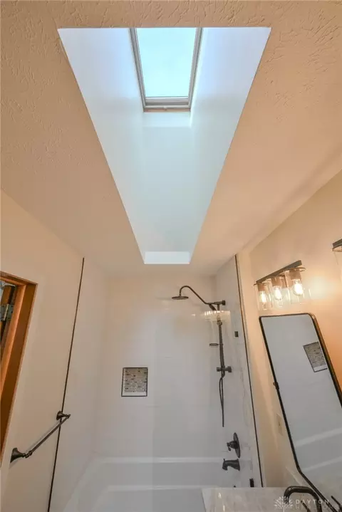 Bath - 255 S Bird Rd, Springfield, OH 45505 photo 4 of 8