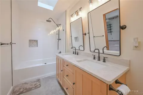 Bath - 255 S Bird Rd, Springfield, OH 45505 photo 3 of 8