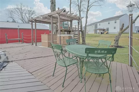 Exterior - 255 S Bird Rd, Springfield, OH 45505 photo 4 of 11