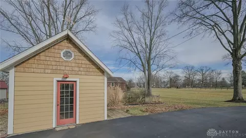 Exterior - 255 S Bird Rd, Springfield, OH 45505 photo 2 of 11