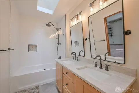 Bath - 255 S Bird Rd, Springfield, OH 45505 photo 2 of 8