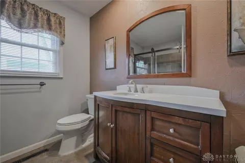 Bath - 255 S Bird Rd, Springfield, OH 45505 photo 7 of 8