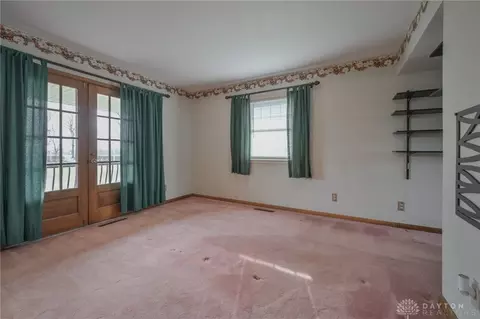 Living - 255 S Bird Rd, Springfield, OH 45505 photo 4 of 7