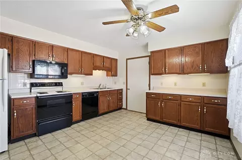 3031 Bradford Dr, Springfield, OH 45503 photo 9