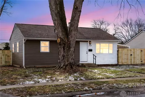 184 Pat Ln, Fairborn, OH 45324