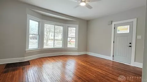 Living - 275 Ridge Rd, Springfield, OH 45503 photo 1 of 3