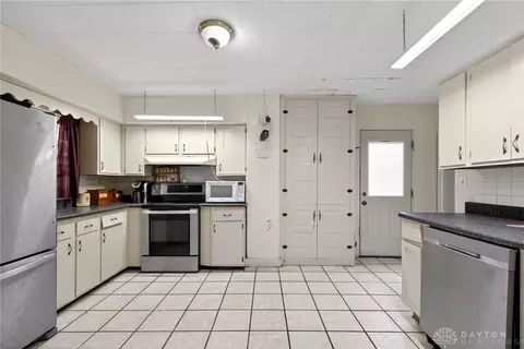 Kitchen - 1682 Edwards Ave, Springfield, OH 45503 photo 1 of 5