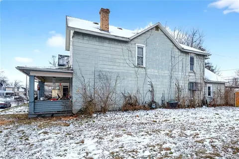 Exterior - 1682 Edwards Ave, Springfield, OH 45503 photo 4 of 13