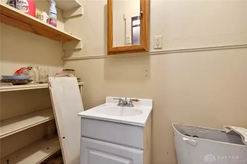 Bath - 1682 Edwards Ave, Springfield, OH 45503 photo 2 of 2