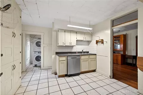 Kitchen - 1682 Edwards Ave, Springfield, OH 45503 photo 4 of 5