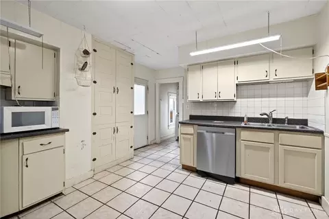 Kitchen - 1682 Edwards Ave, Springfield, OH 45503 photo 3 of 5