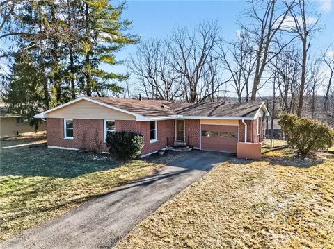 2434 Barnett Dr, Bellbrook, OH 45305