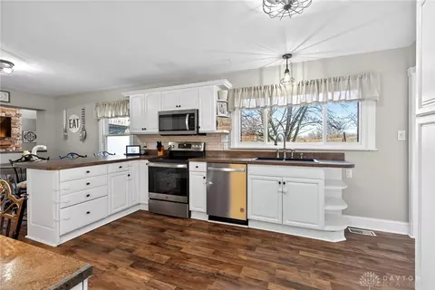 Kitchen - 4100 Beal Rd, Franklin, OH 45005 photo 2 of 3
