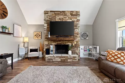 Living - 4100 Beal Rd, Franklin, OH 45005 photo 2 of 2