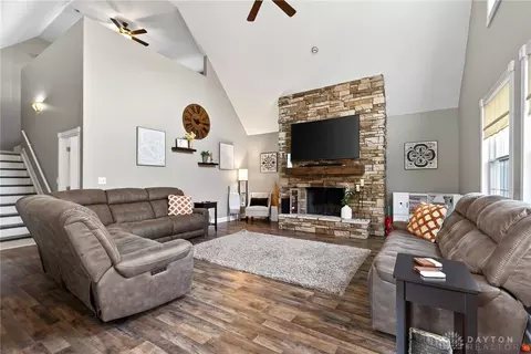 Living - 4100 Beal Rd, Franklin, OH 45005 photo 1 of 2