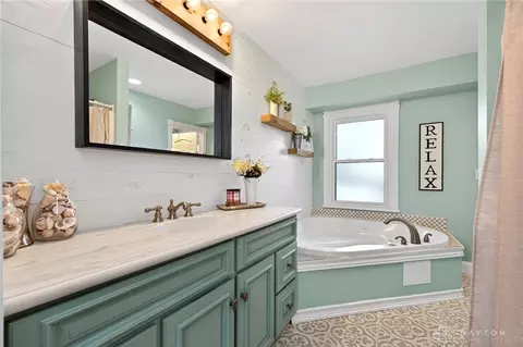 Bath - 4100 Beal Rd, Franklin, OH 45005 photo 1 of 3