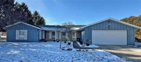 9480 Meckstroth Dr, Piqua, OH 45356