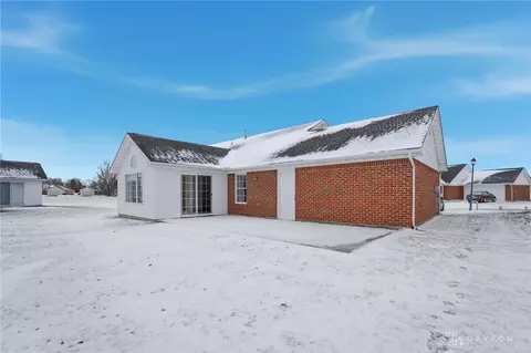 Exterior - 1711 Pinehurst Dr, Springfield, OH 45502 photo 2 of 3