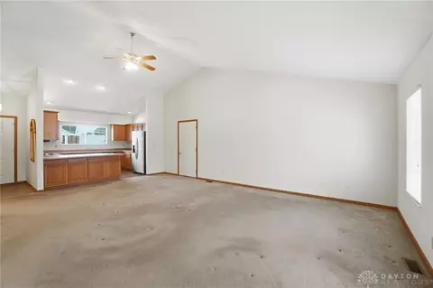 Living - 1711 Pinehurst Dr, Springfield, OH 45502 photo 3 of 6