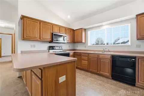 Kitchen - 1711 Pinehurst Dr, Springfield, OH 45502 photo 3 of 4