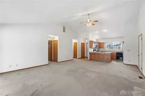Living - 1711 Pinehurst Dr, Springfield, OH 45502 photo 4 of 6
