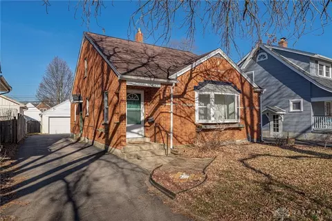 225 Orchard Dr, Oakwood, OH 45419