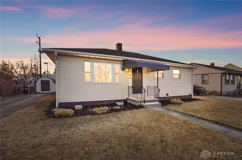 16 Circle Dr, Fairborn, OH 45324