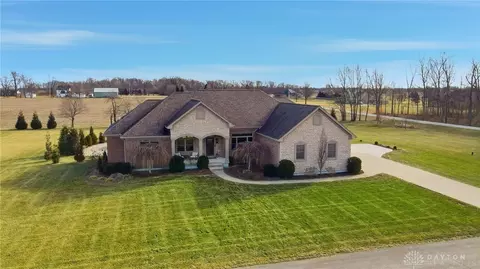 9030 Getter Ln, Brookville, OH 45309