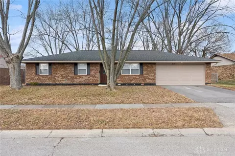 7049 Pineview Dr, Dayton, OH 45424