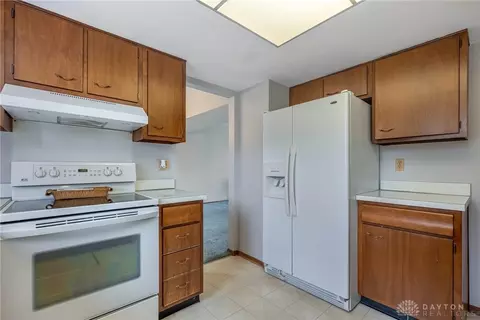 Kitchen - 844 Cascade Dr, Riverside, OH 45431 photo 3 of 4