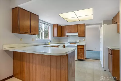 Kitchen - 844 Cascade Dr, Riverside, OH 45431 photo 4 of 4