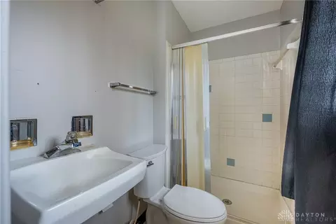 Bath - 844 Cascade Dr, Riverside, OH 45431 photo 3 of 3